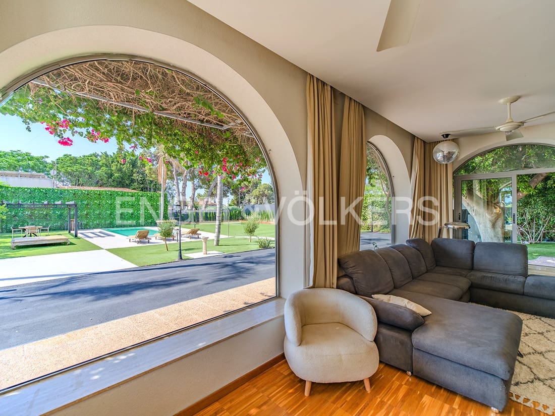 5 bedroom Villa for sale in Elche / Elx with pool garage - € 995,000 (Ref: 9827469)
