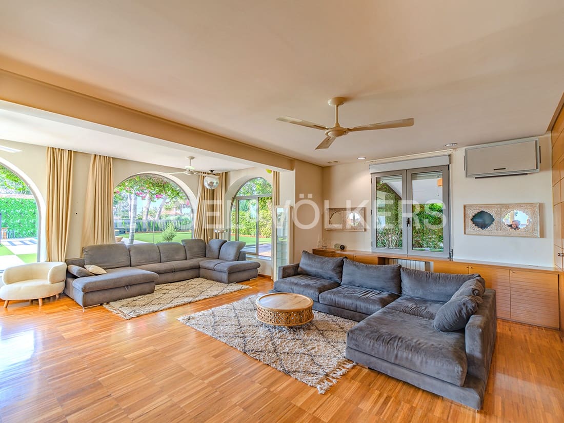 5 bedroom Villa for sale in Elche / Elx with pool garage - € 995,000 (Ref: 9827469)