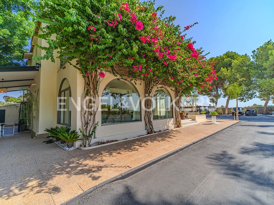 5 bedroom Villa for sale in Elche / Elx with pool garage - € 995,000 (Ref: 9827469)