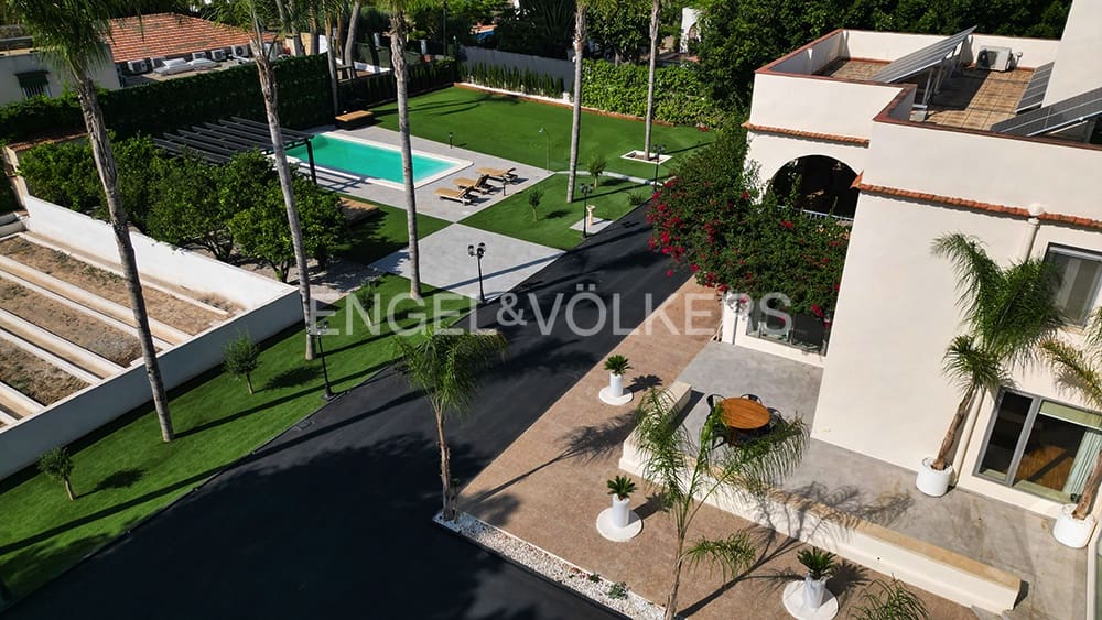 5 bedroom Villa for sale in Elche / Elx with pool garage - € 995,000 (Ref: 9827469)