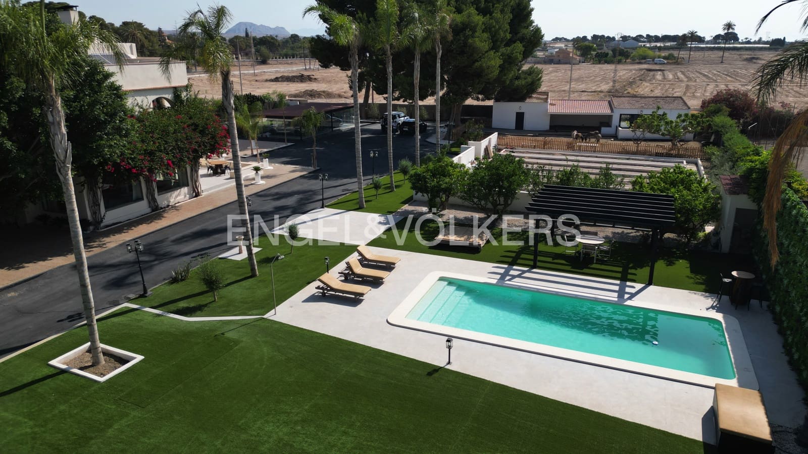 5 bedroom Villa for sale in Elche / Elx with pool garage - € 995,000 (Ref: 9827469)