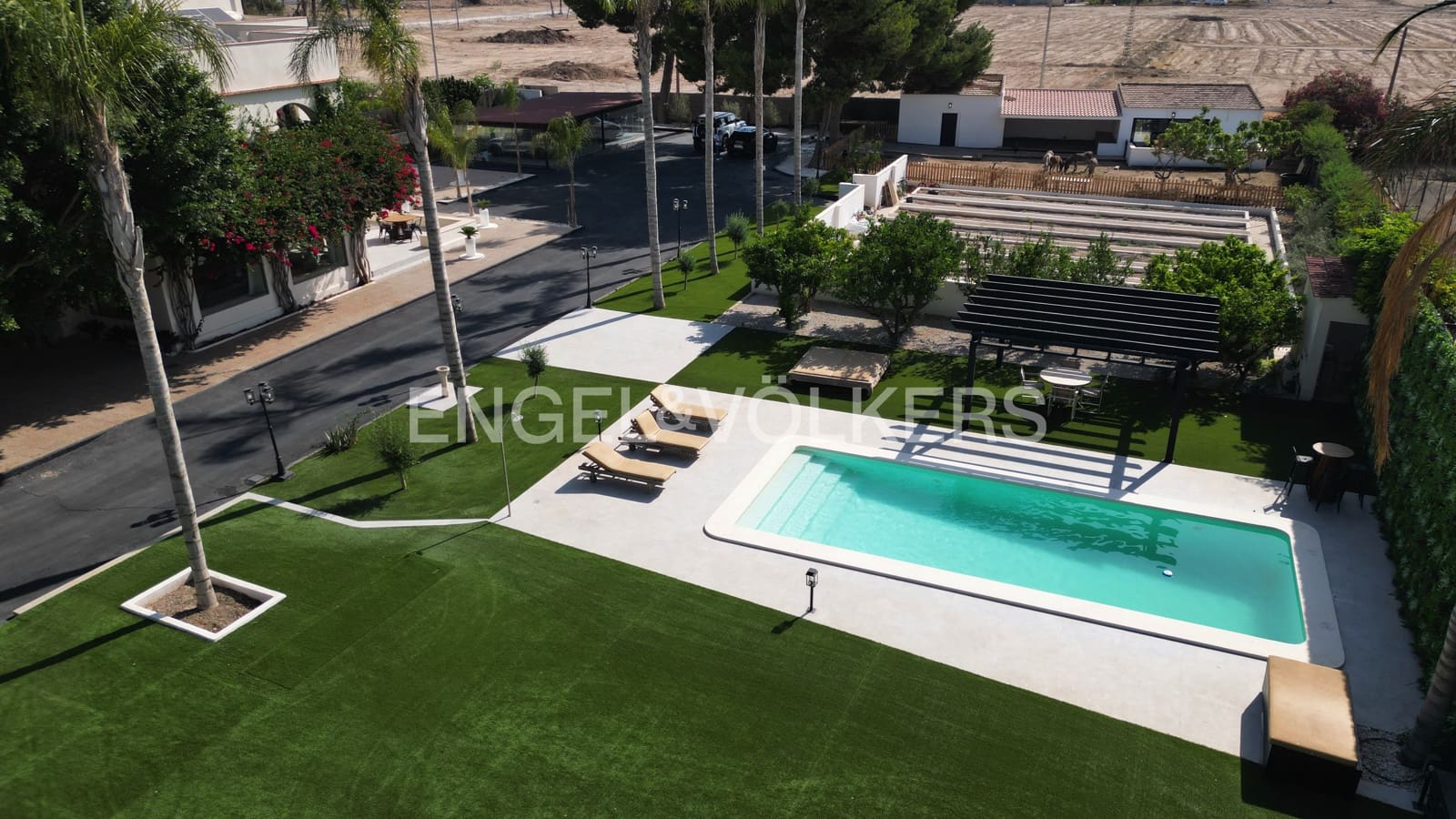 5 bedroom Villa for sale in Elche / Elx with pool garage - € 995,000 (Ref: 9827469)