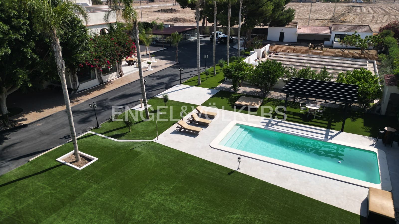 5 bedroom Villa for sale in Elche / Elx with pool garage - € 995,000 (Ref: 9827469)