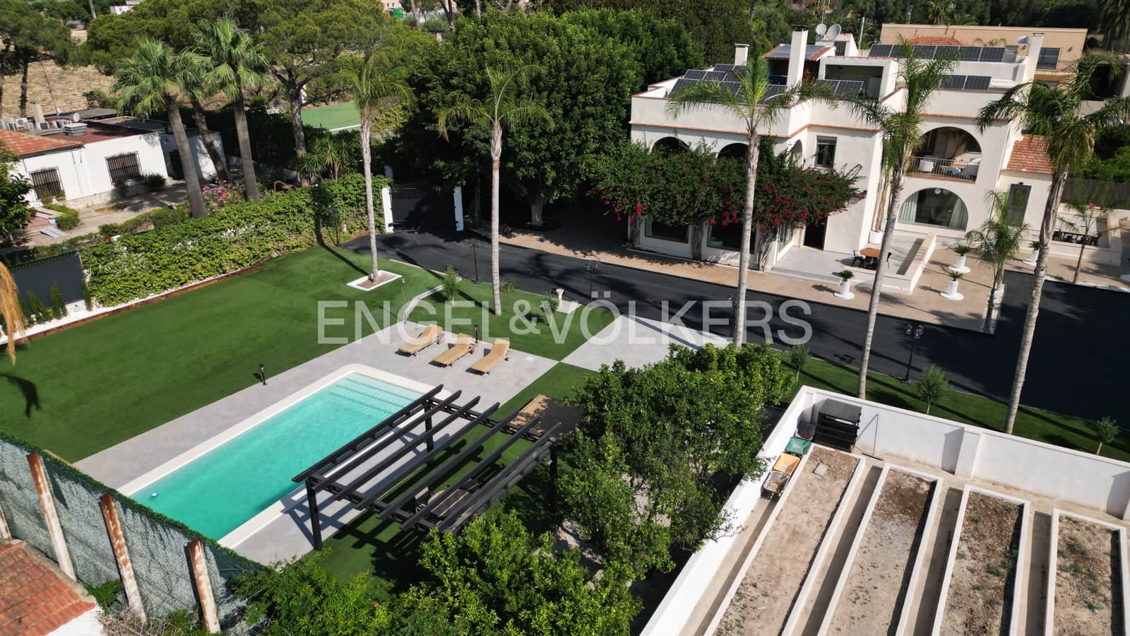 5 bedroom Villa for sale in Elche / Elx with pool garage - € 995,000 (Ref: 9827469)