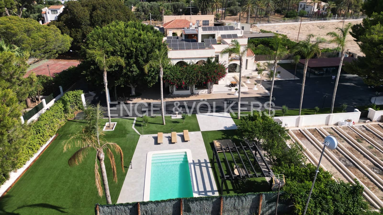 5 bedroom Villa for sale in Elche / Elx with pool garage - € 995,000 (Ref: 9827469)
