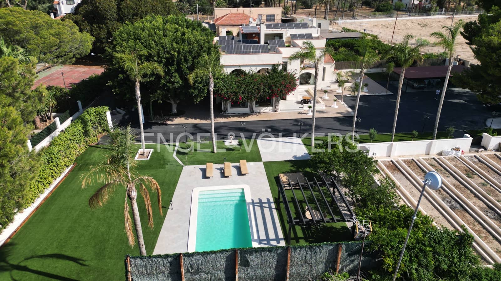 5 bedroom Villa for sale in Elche / Elx with pool garage - € 995,000 (Ref: 9827469)