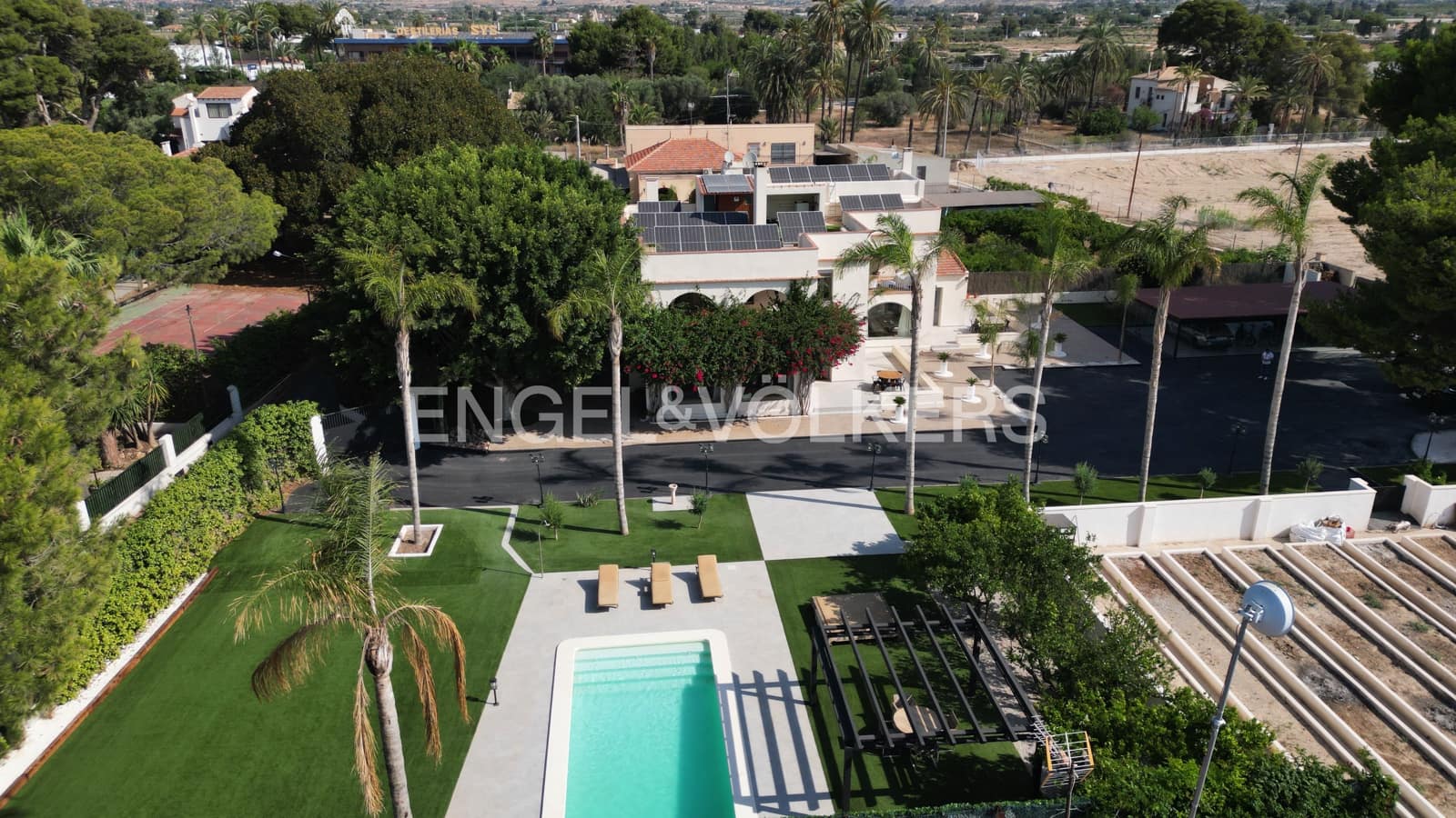 5 bedroom Villa for sale in Elche / Elx with pool garage - € 995,000 (Ref: 9827469)