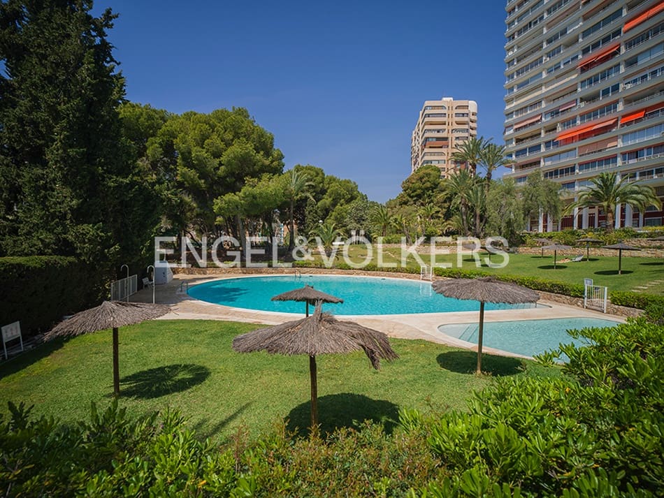 3 soveværelse Lejlighed til salg i Alicante by med swimmingpool - € 580.000 (Ref: 9830333)