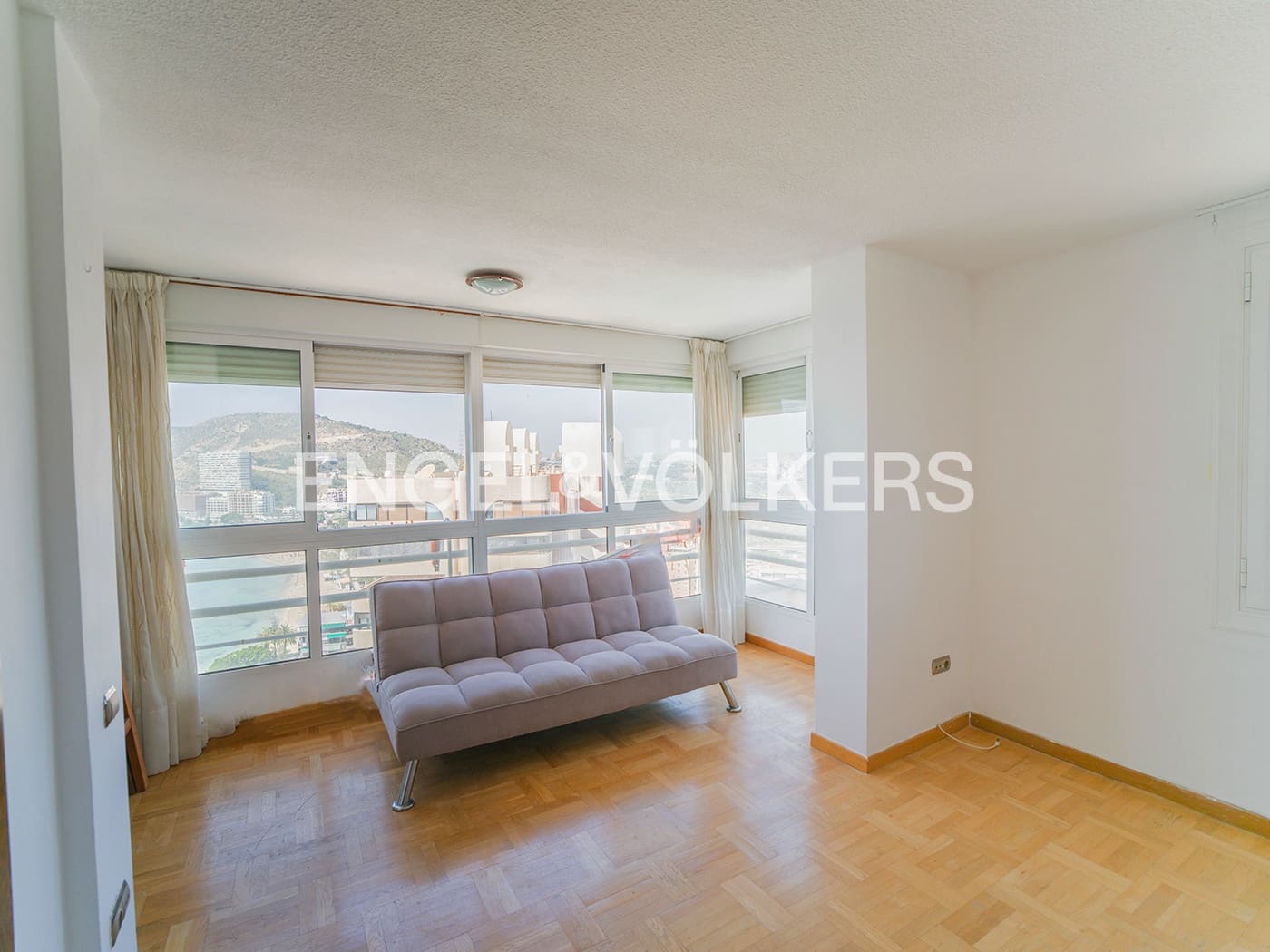 3 soveværelse Lejlighed til salg i Alicante by med swimmingpool - € 580.000 (Ref: 9830333)