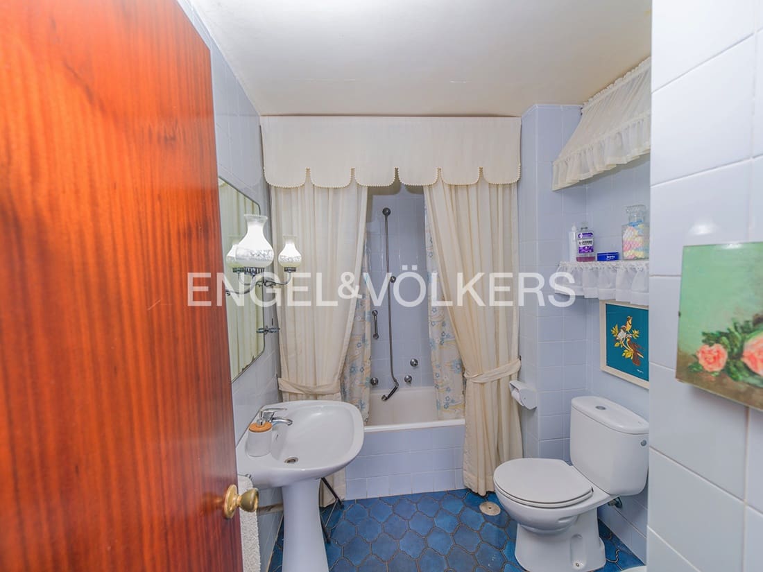 3 bedroom Apartment for sale in Playa de San Juan with pool garage - € 585,000 (Ref: 9834725)