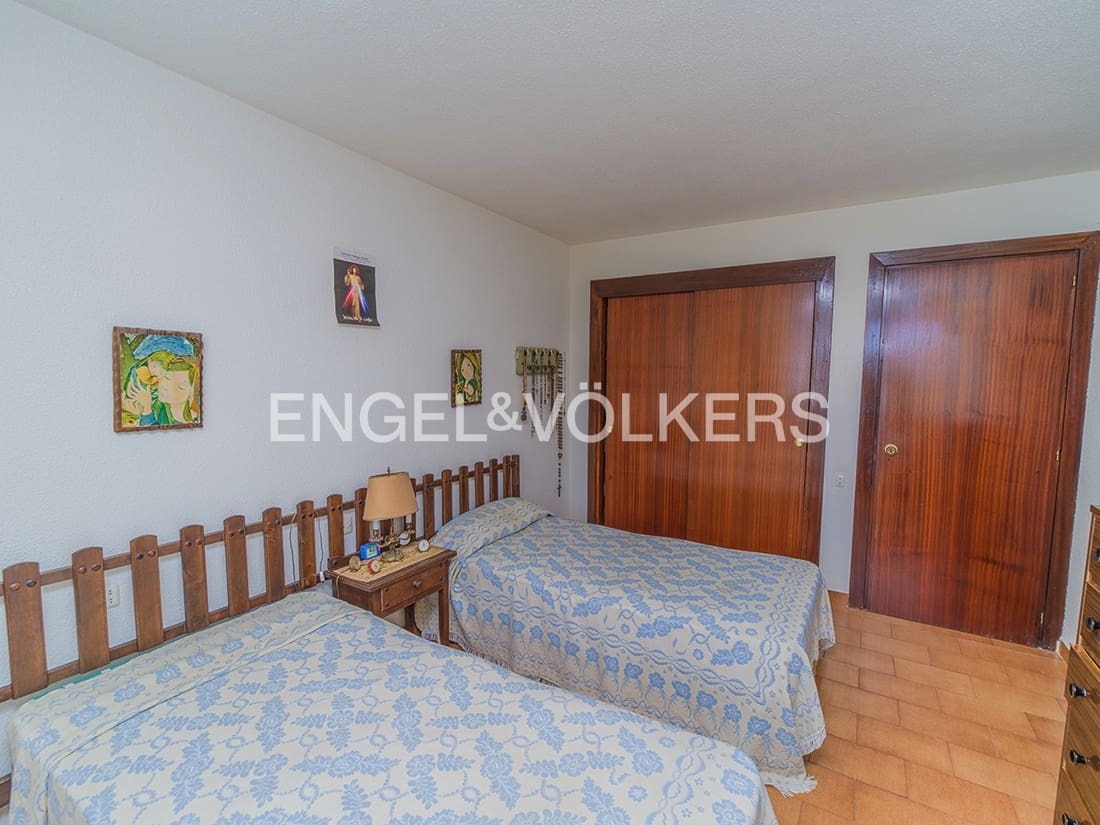 3 bedroom Apartment for sale in Playa de San Juan with pool garage - € 585,000 (Ref: 9834725)
