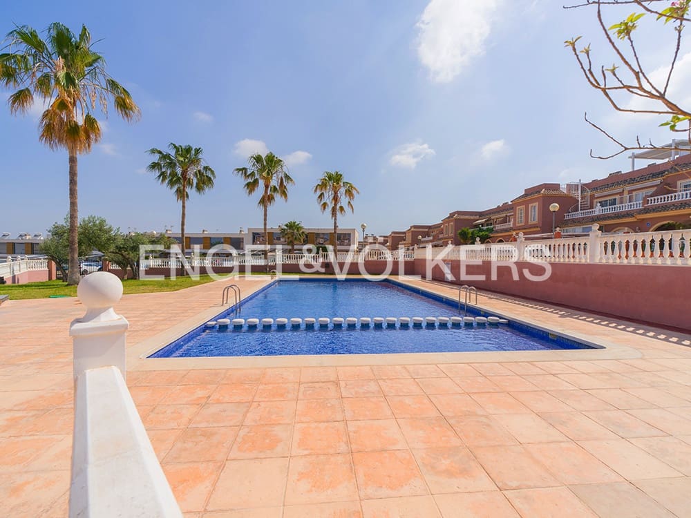2 chambre Villa/Maison Semi-Mitoyenne à vendre à Gran Alacant avec piscine - 270 000 € (Ref: 9837707)