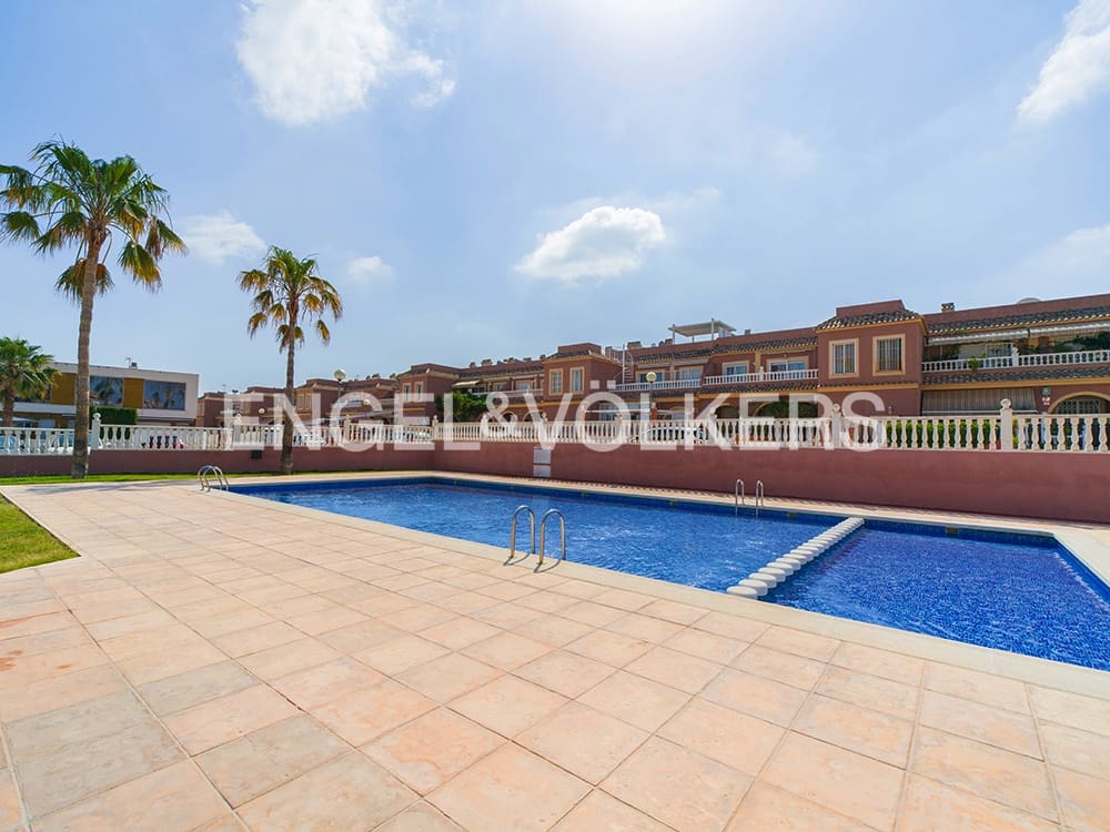 2 chambre Villa/Maison Semi-Mitoyenne à vendre à Gran Alacant avec piscine - 270 000 € (Ref: 9837707)