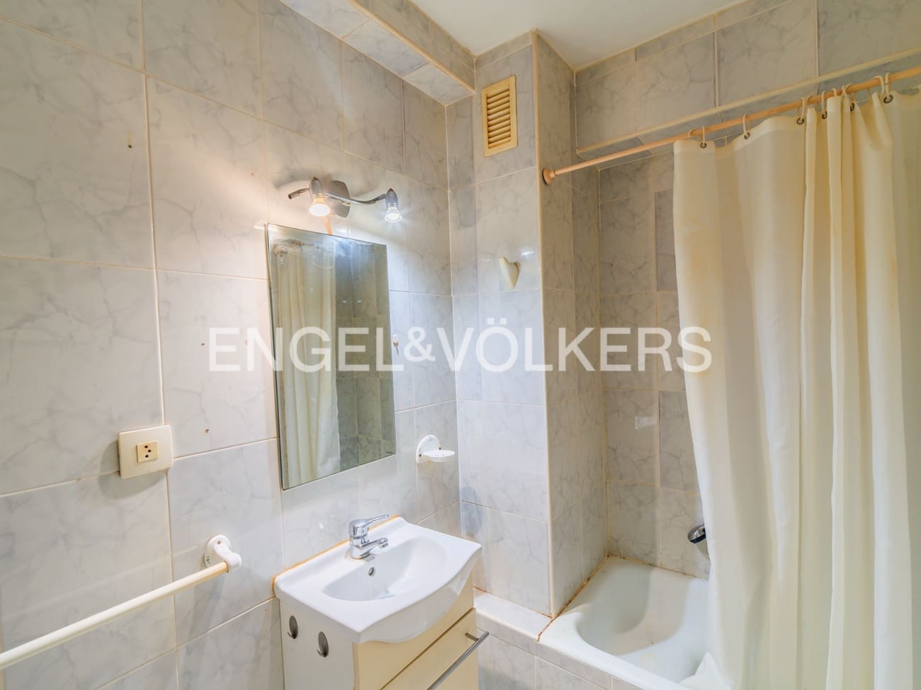 Lejlighed til salg i Alicante by - € 320.000 (Ref: 9841393)