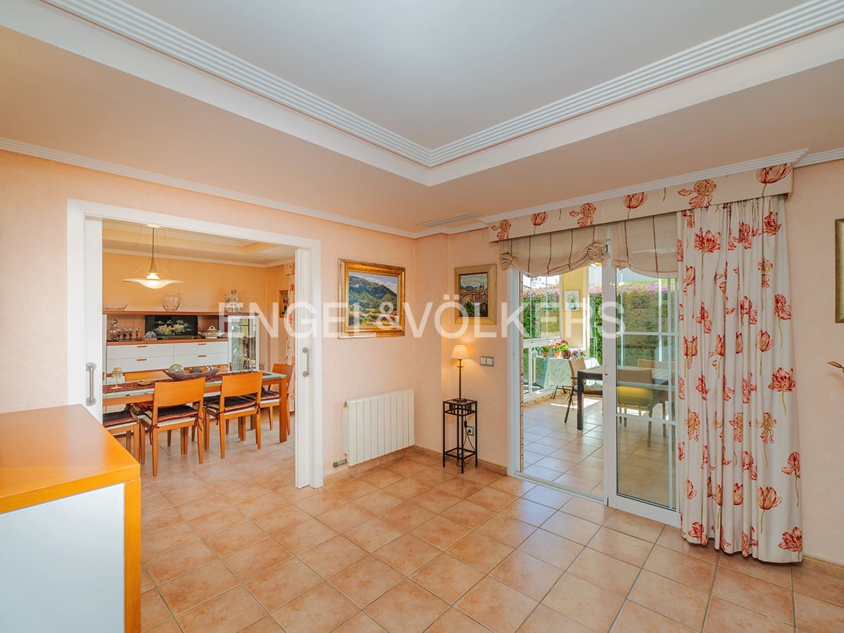 6 bedroom Villa for sale in Cabo de las Huertas with pool garage - € 2,175,000 (Ref: 9841795)