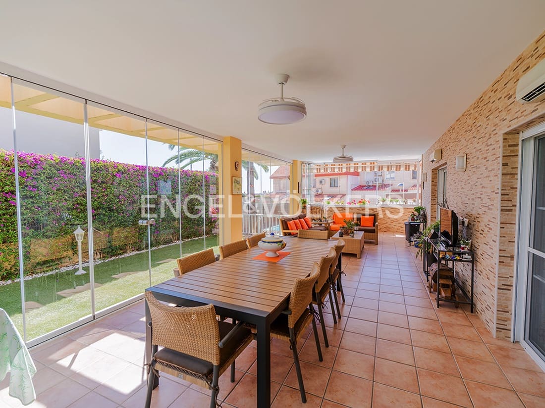 6 bedroom Villa for sale in Cabo de las Huertas with pool garage - € 2,175,000 (Ref: 9841795)