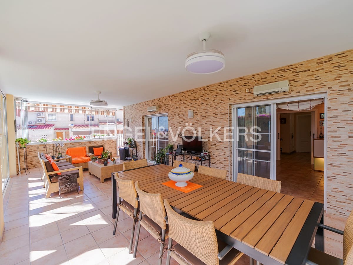 6 bedroom Villa for sale in Cabo de las Huertas with pool garage - € 2,175,000 (Ref: 9841795)