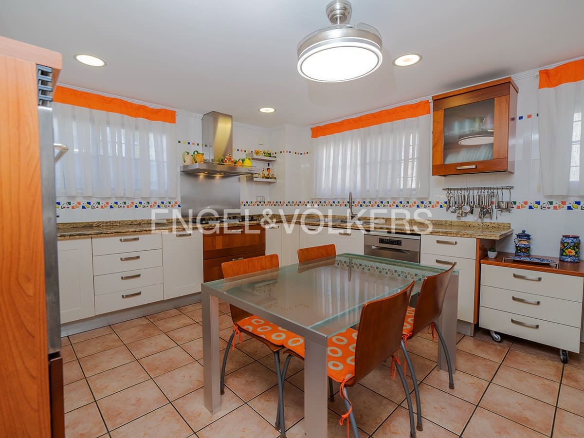 6 bedroom Villa for sale in Cabo de las Huertas with pool garage - € 2,175,000 (Ref: 9841795)