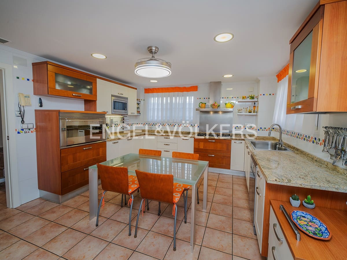 6 bedroom Villa for sale in Cabo de las Huertas with pool garage - € 2,175,000 (Ref: 9841795)
