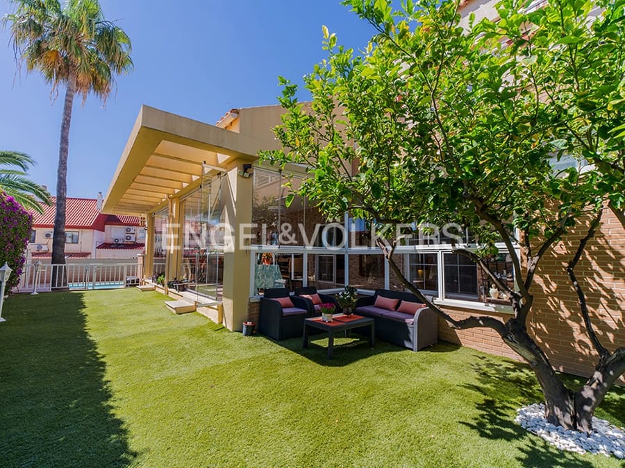 6 bedroom Villa for sale in Cabo de las Huertas with pool garage - € 2,175,000 (Ref: 9841795)