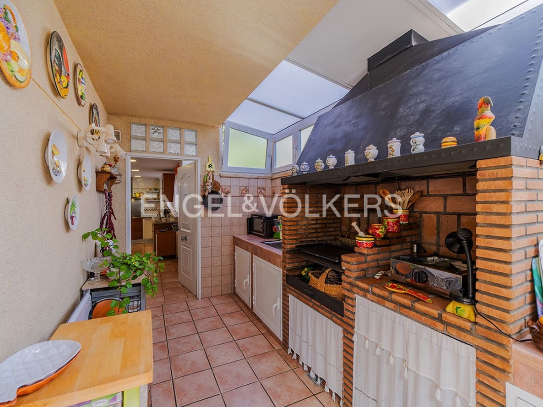 6 bedroom Villa for sale in Cabo de las Huertas with pool garage - € 2,175,000 (Ref: 9841795)
