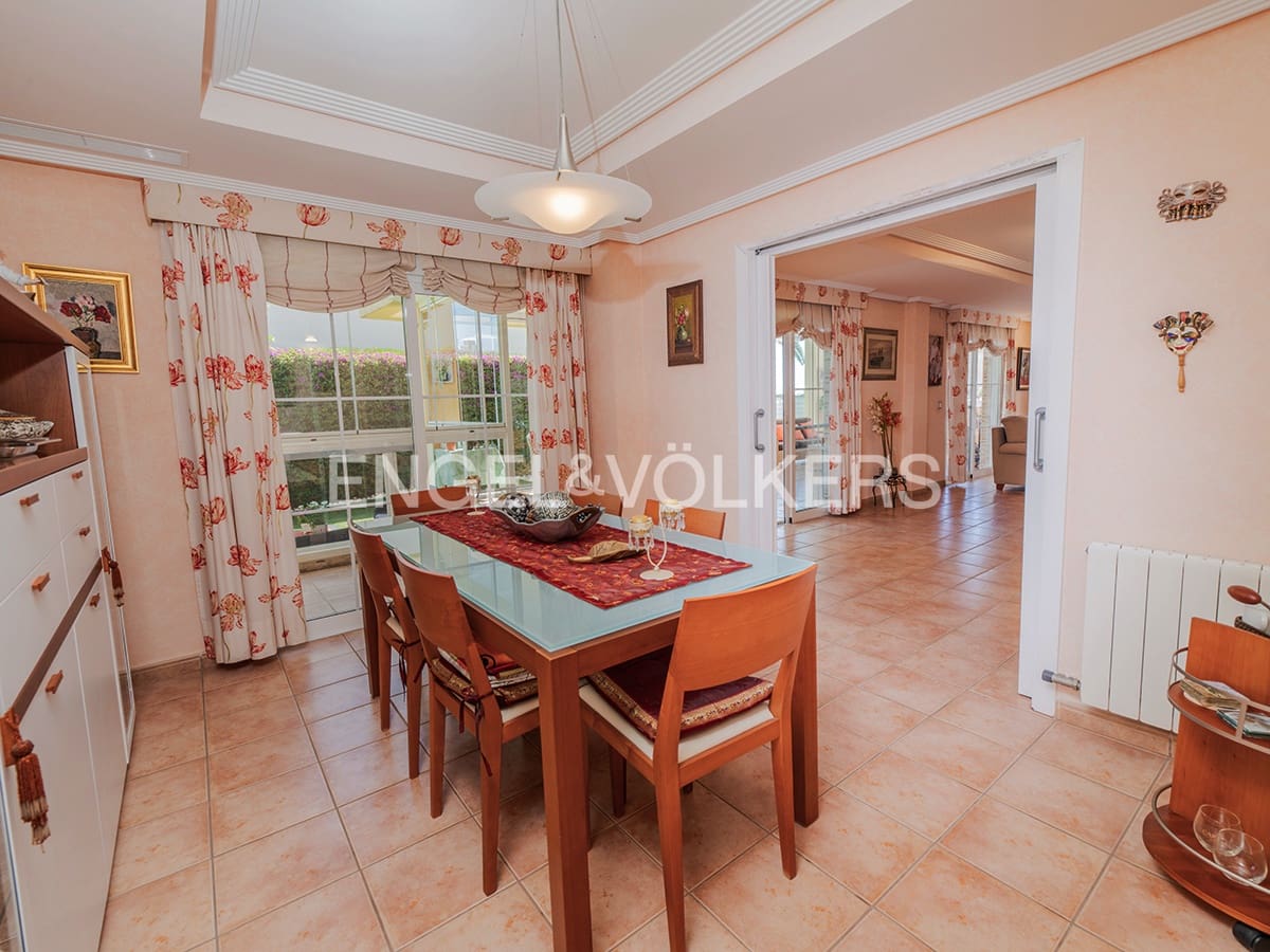 6 bedroom Villa for sale in Cabo de las Huertas with pool garage - € 2,175,000 (Ref: 9841795)