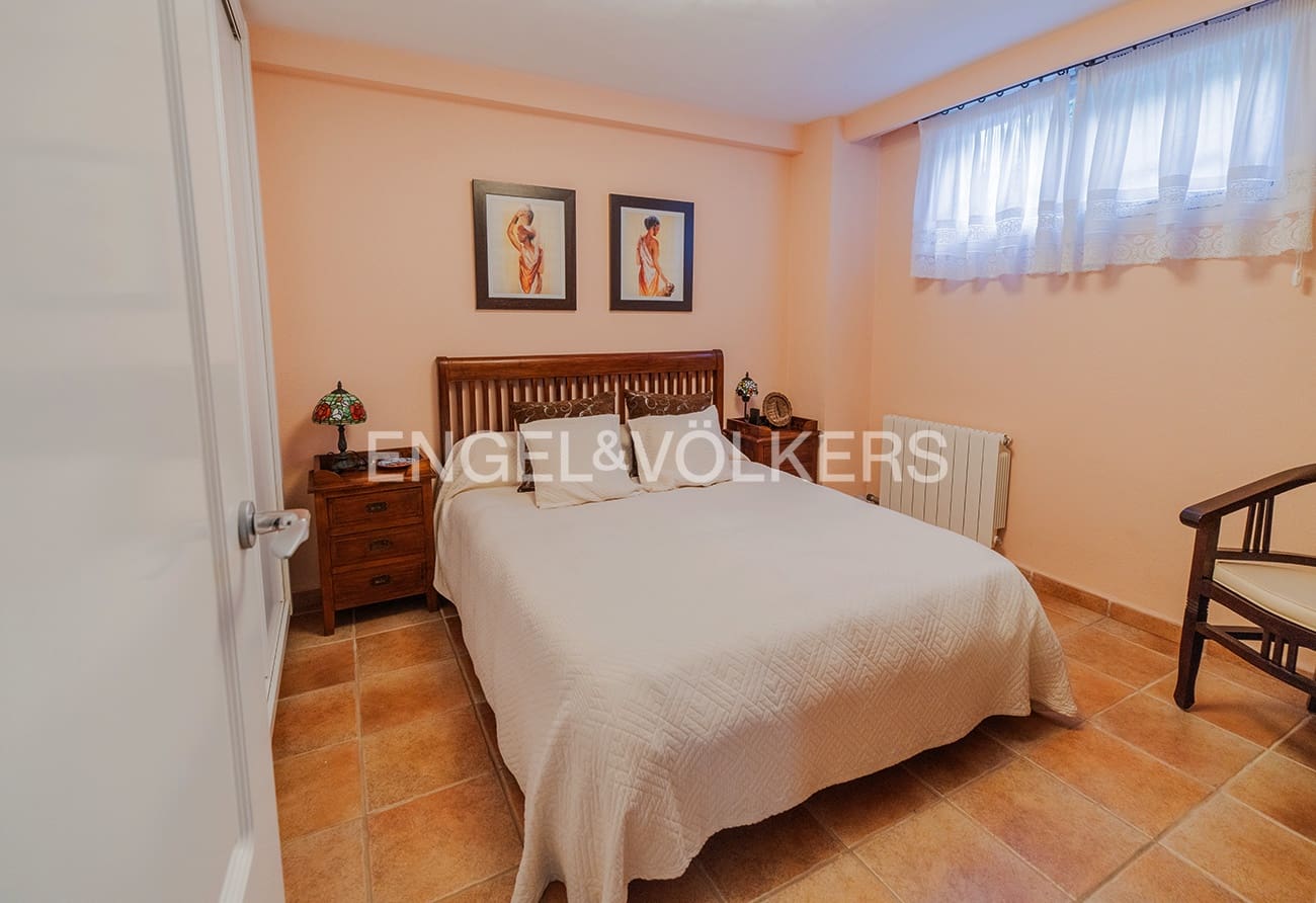 6 bedroom Villa for sale in Cabo de las Huertas with pool garage - € 2,175,000 (Ref: 9841795)