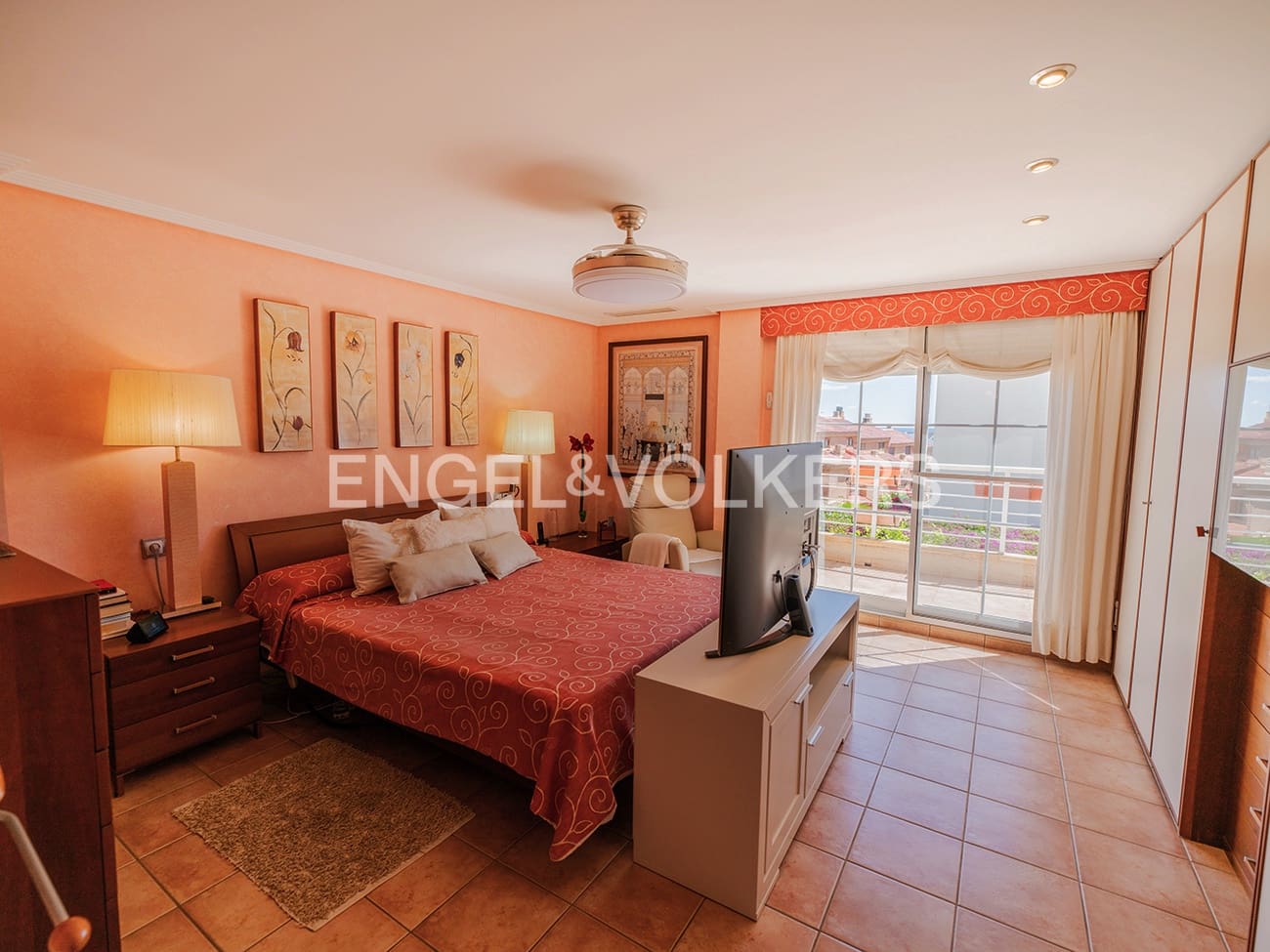 6 bedroom Villa for sale in Cabo de las Huertas with pool garage - € 2,175,000 (Ref: 9841795)