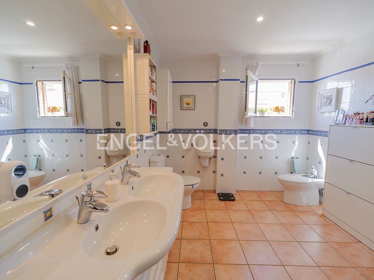 6 bedroom Villa for sale in Cabo de las Huertas with pool garage - € 2,175,000 (Ref: 9841795)