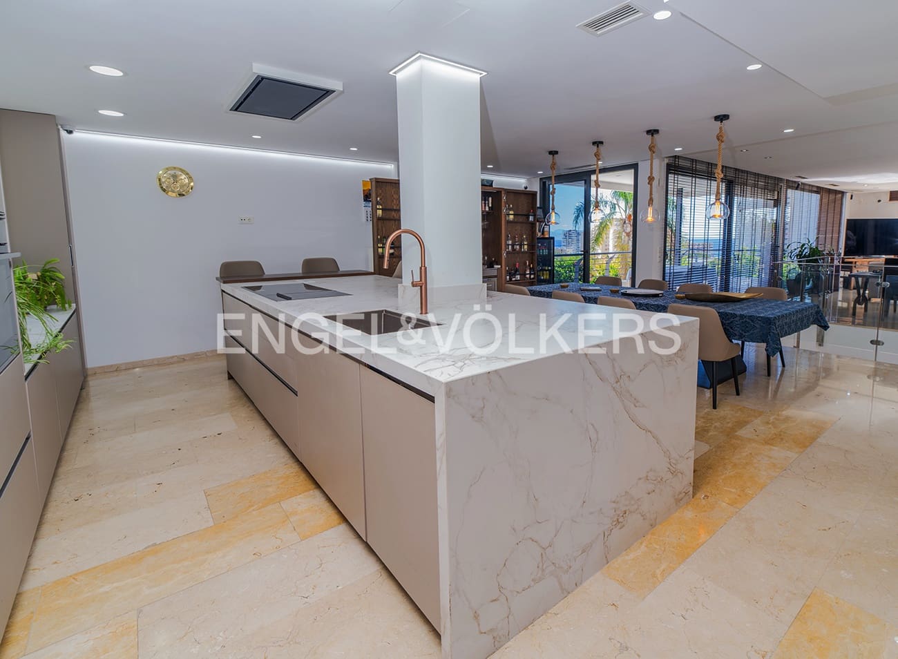 5 bedroom Villa for sale in Cabo de las Huertas with pool garage - € 3,500,000 (Ref: 9850025)