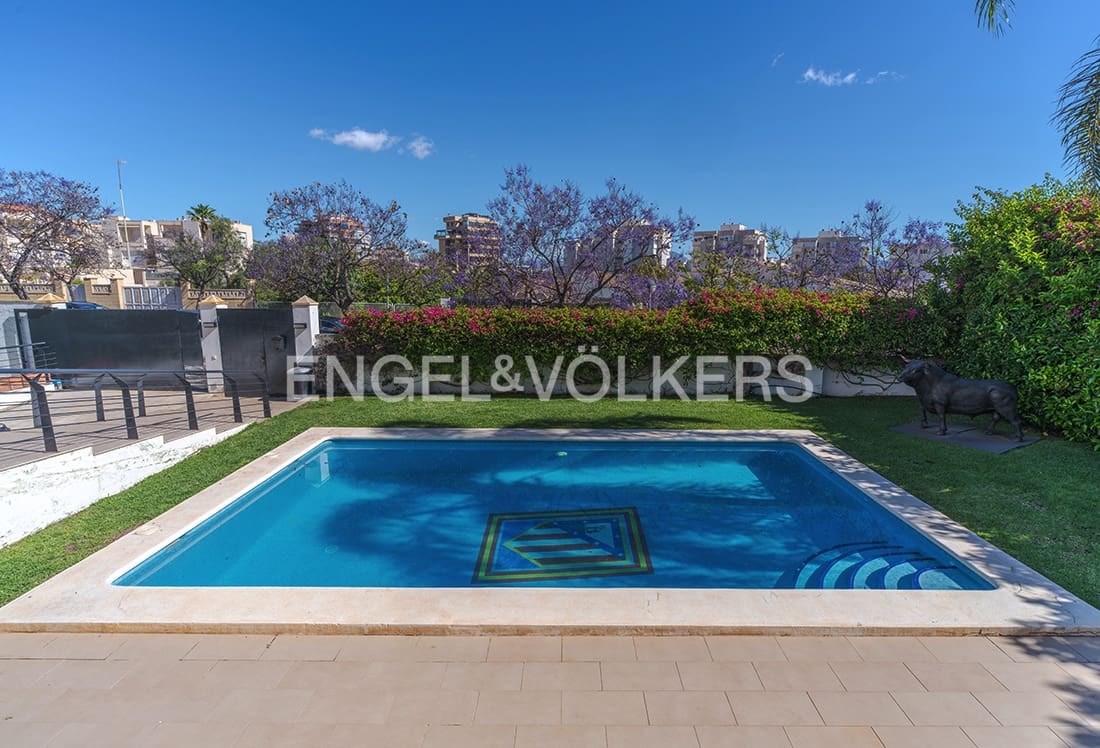 5 bedroom Villa for sale in Cabo de las Huertas with pool garage - € 3,500,000 (Ref: 9850025)
