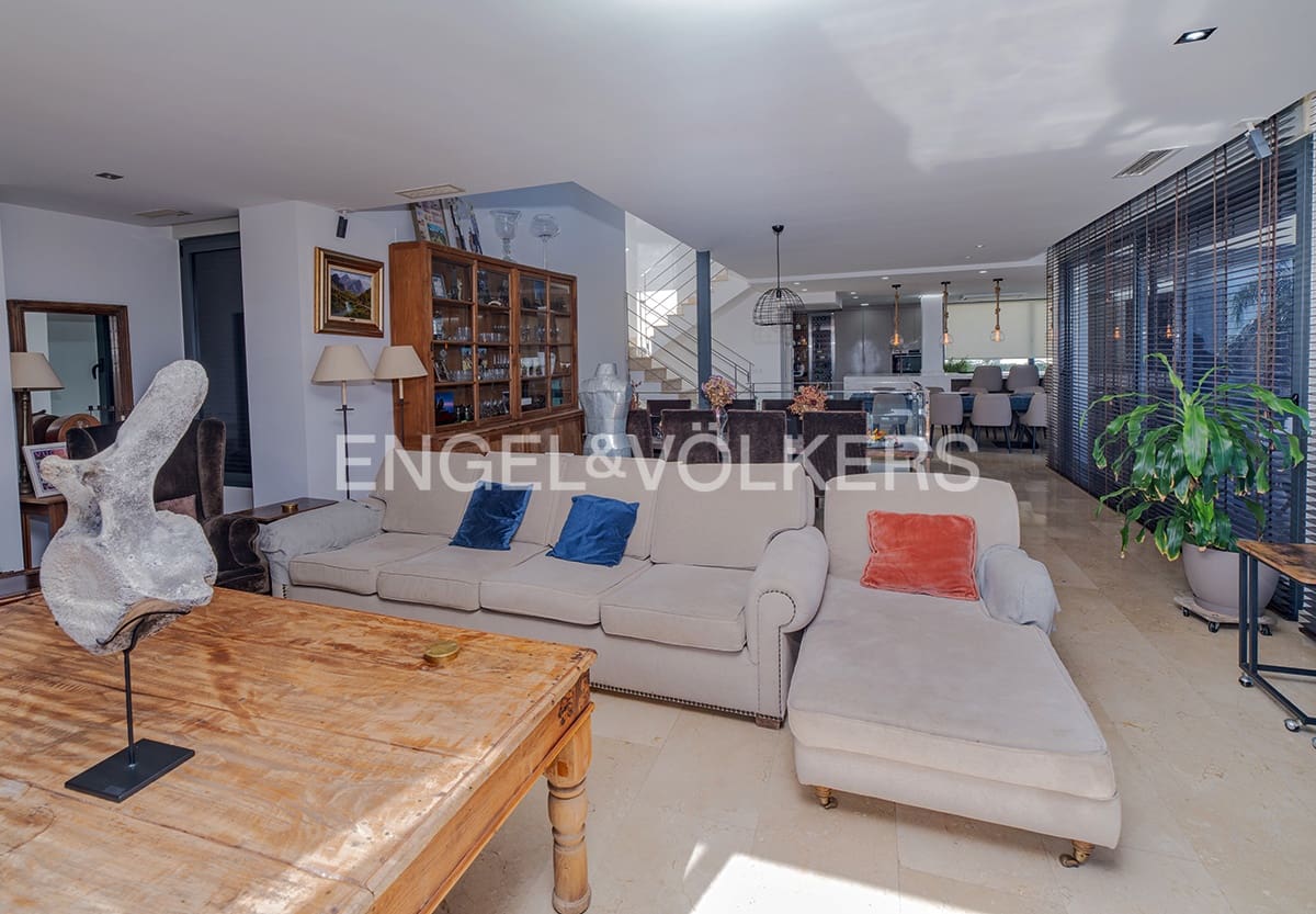 5 bedroom Villa for sale in Cabo de las Huertas with pool garage - € 3,500,000 (Ref: 9850025)