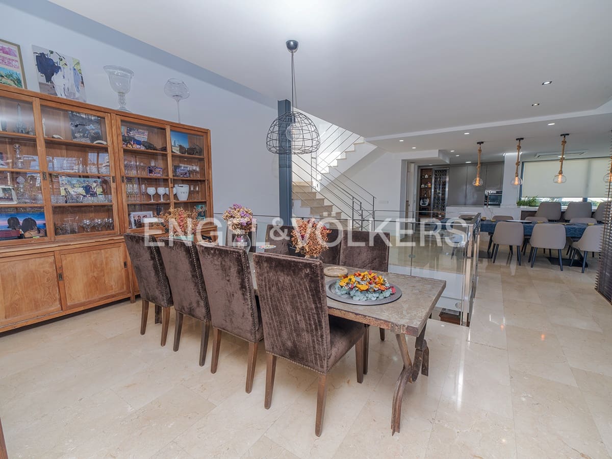5 bedroom Villa for sale in Cabo de las Huertas with pool garage - € 3,500,000 (Ref: 9850025)