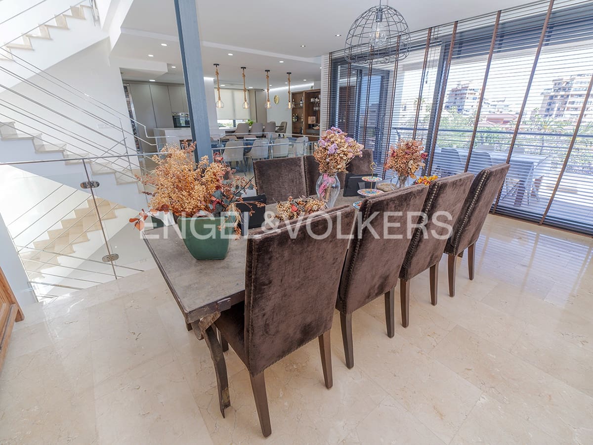 5 bedroom Villa for sale in Cabo de las Huertas with pool garage - € 3,500,000 (Ref: 9850025)