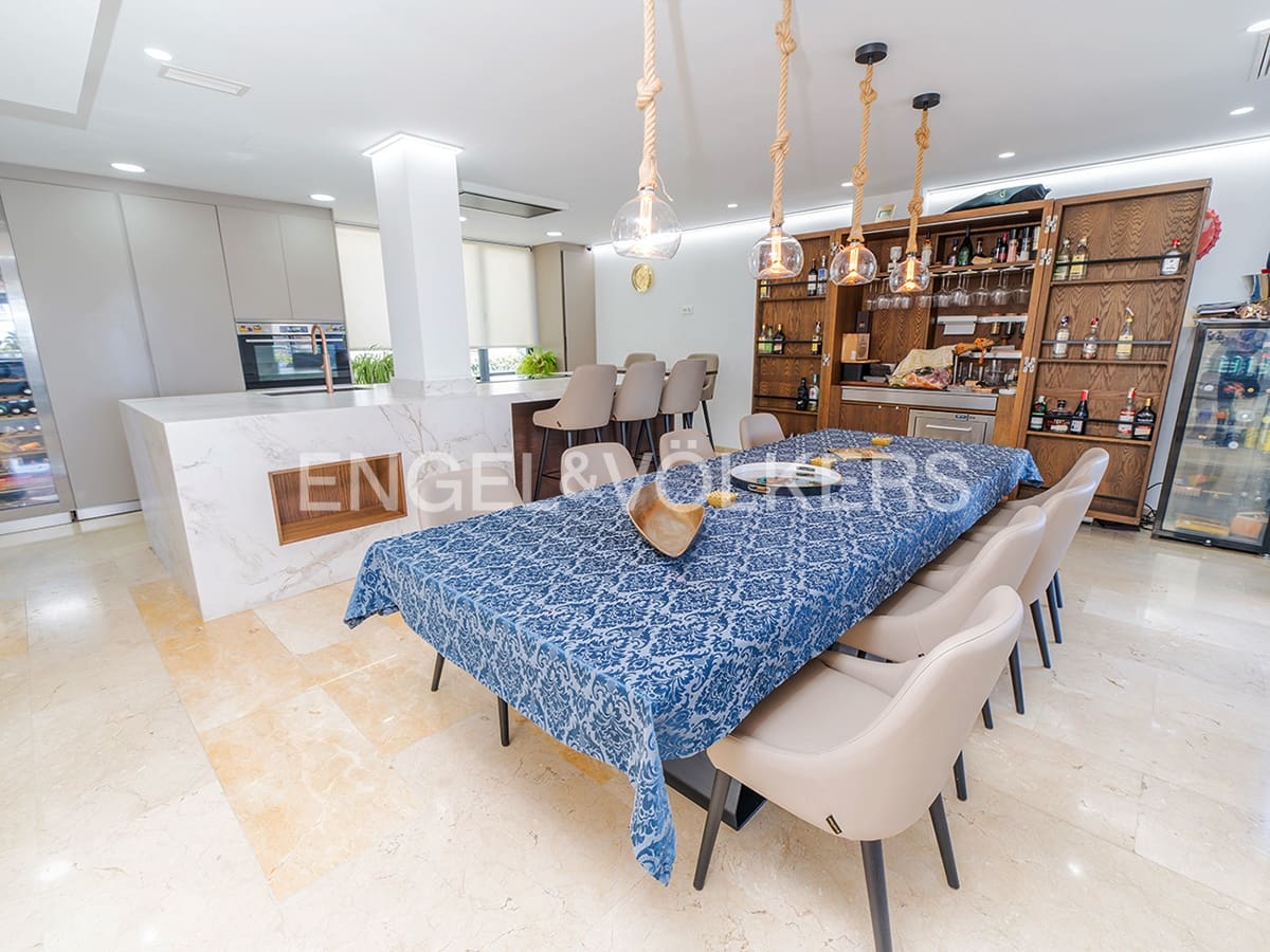 5 bedroom Villa for sale in Cabo de las Huertas with pool garage - € 3,500,000 (Ref: 9850025)