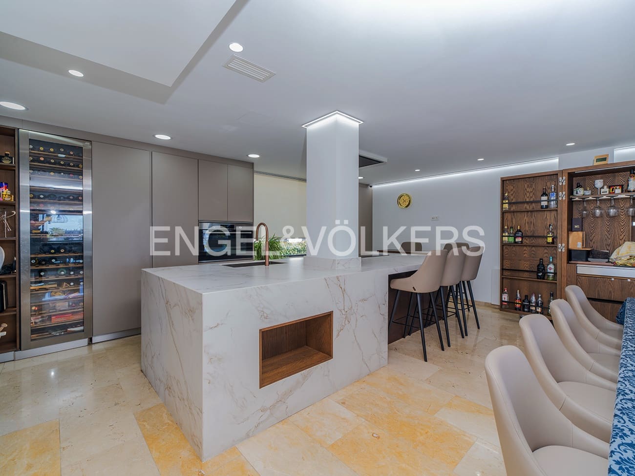 5 bedroom Villa for sale in Cabo de las Huertas with pool garage - € 3,500,000 (Ref: 9850025)