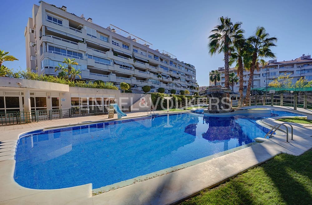 2 soveværelse Lejlighed til salg i Alicante by med swimmingpool garage - € 420.000 (Ref: 9854546)