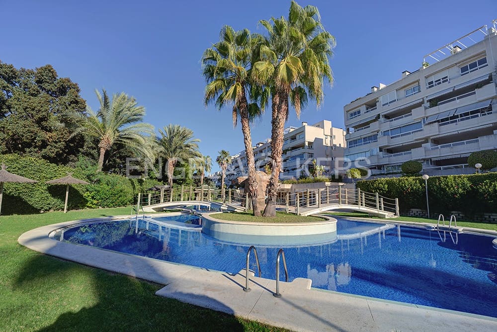 2 soveværelse Lejlighed til salg i Alicante by med swimmingpool garage - € 420.000 (Ref: 9854546)
