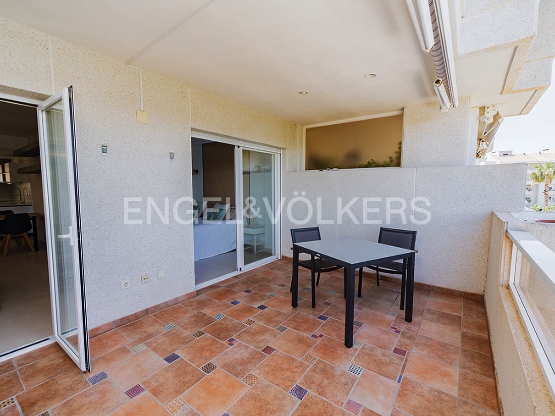 2 soveværelse Lejlighed til salg i Alicante by med swimmingpool garage - € 420.000 (Ref: 9854546)