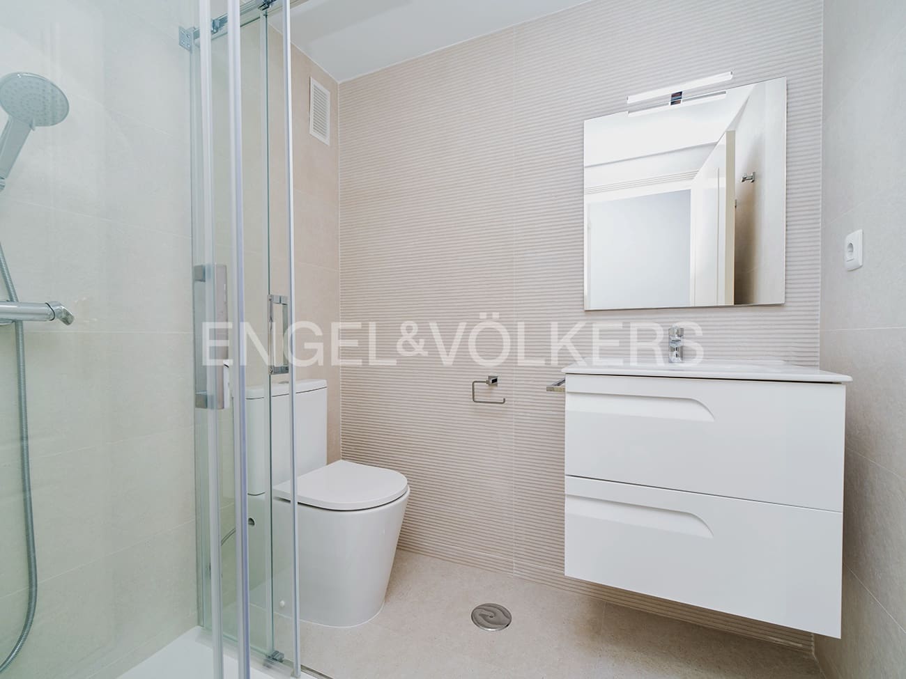 2 soveværelse Lejlighed til salg i Alicante by med swimmingpool garage - € 420.000 (Ref: 9854546)