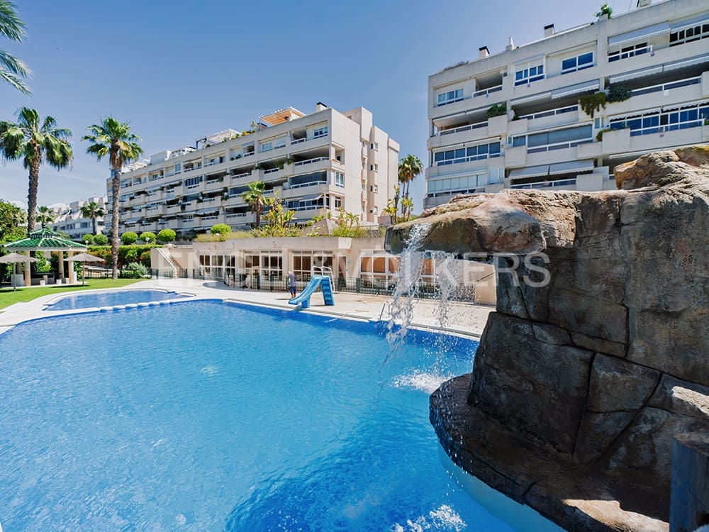 2 soveværelse Lejlighed til salg i Alicante by med swimmingpool garage - € 420.000 (Ref: 9854546)
