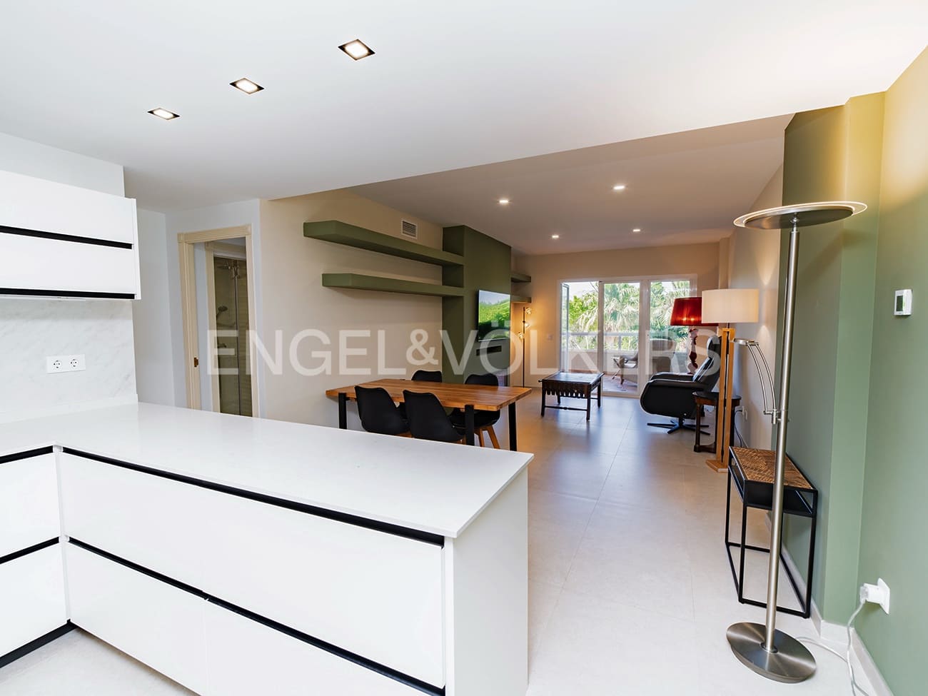 2 soveværelse Lejlighed til salg i Alicante by med swimmingpool garage - € 420.000 (Ref: 9854546)
