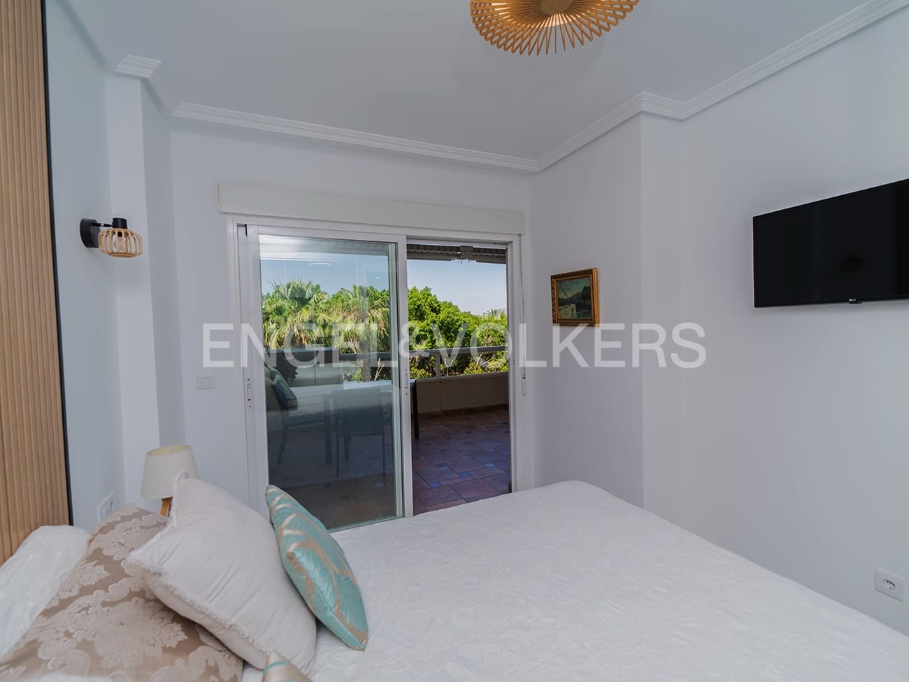 2 soveværelse Lejlighed til salg i Alicante by med swimmingpool garage - € 420.000 (Ref: 9854546)