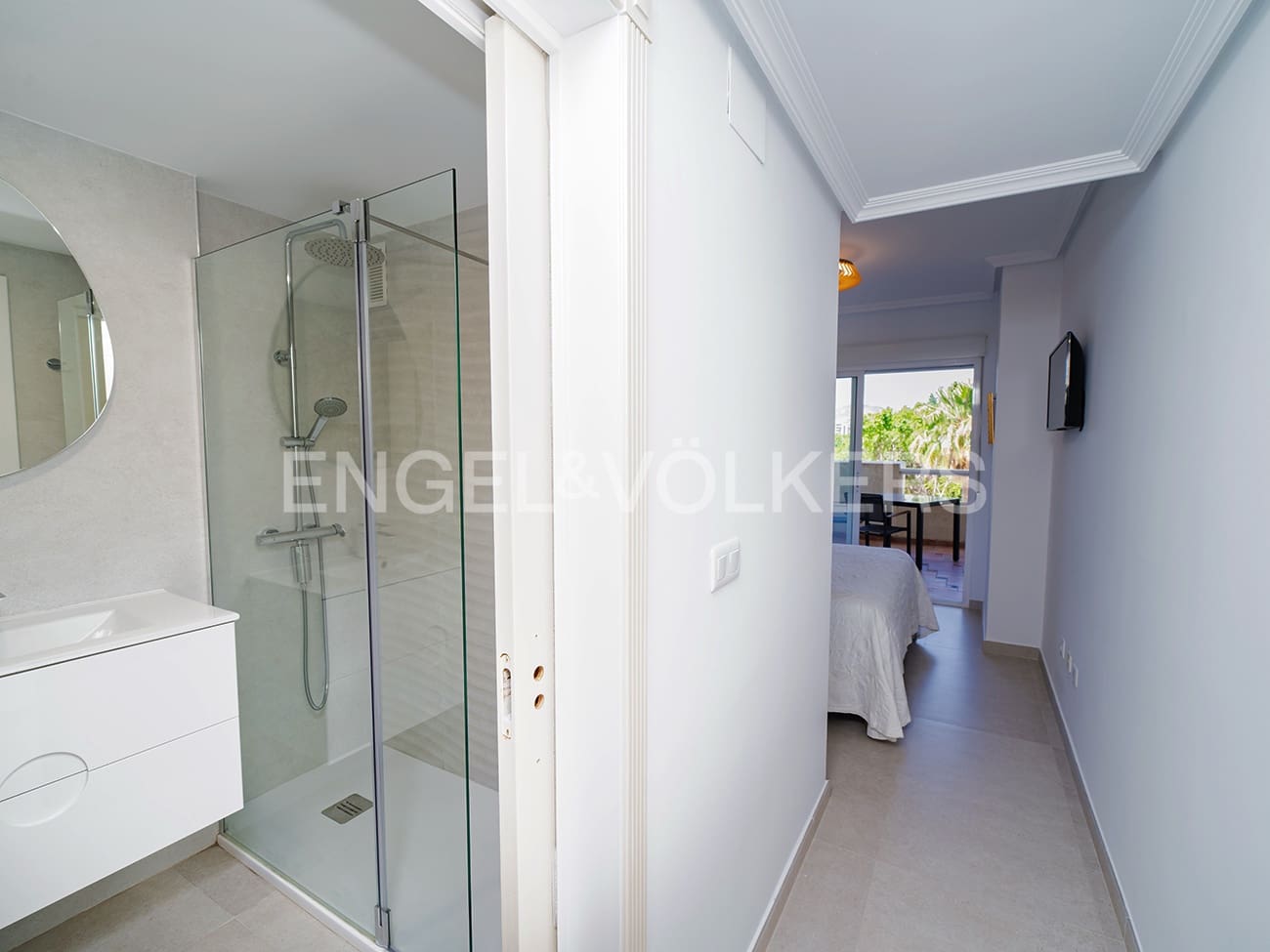 2 soveværelse Lejlighed til salg i Alicante by med swimmingpool garage - € 420.000 (Ref: 9854546)