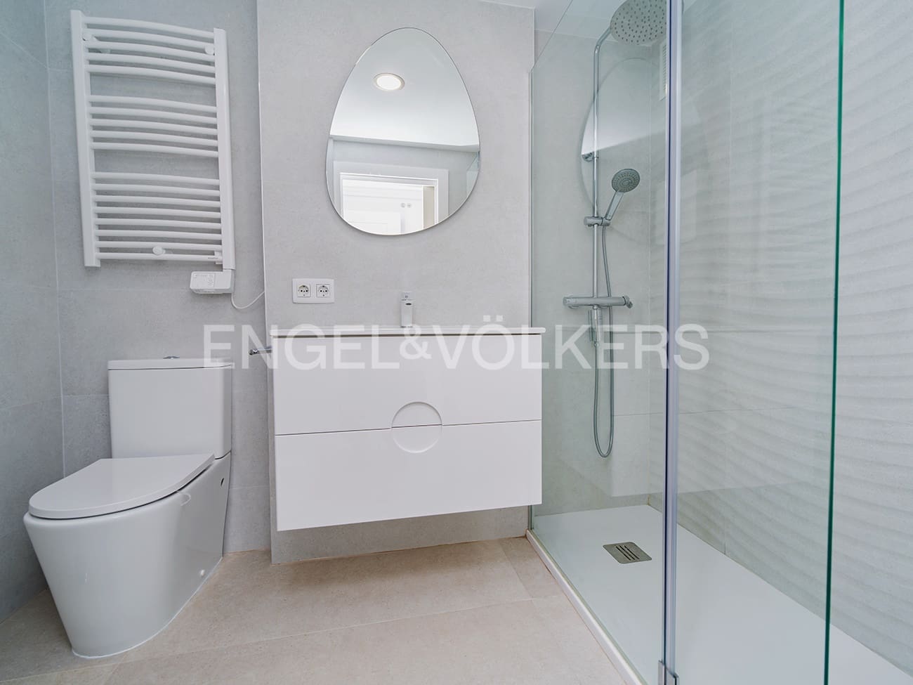2 soveværelse Lejlighed til salg i Alicante by med swimmingpool garage - € 420.000 (Ref: 9854546)