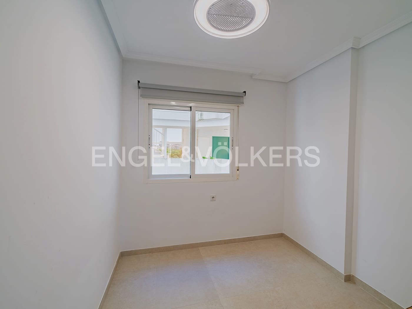 2 soveværelse Lejlighed til salg i Alicante by med swimmingpool garage - € 420.000 (Ref: 9854546)