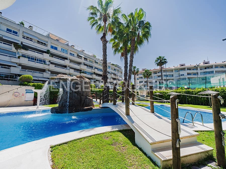 2 soveværelse Lejlighed til salg i Alicante by med swimmingpool garage - € 420.000 (Ref: 9854546)
