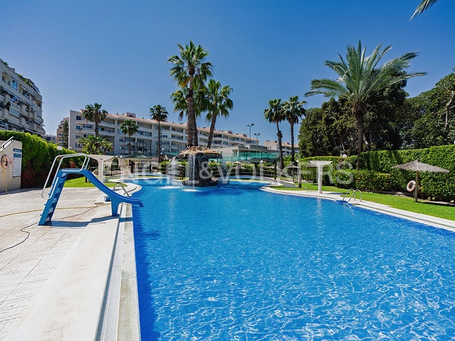 2 soveværelse Lejlighed til salg i Alicante by med swimmingpool garage - € 420.000 (Ref: 9854546)
