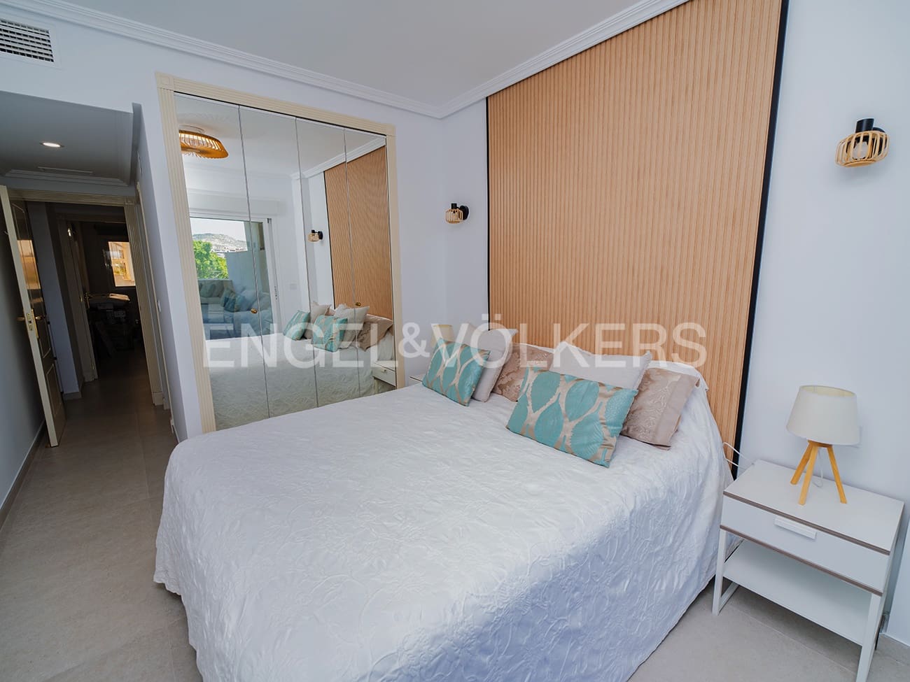 2 soveværelse Lejlighed til salg i Alicante by med swimmingpool garage - € 420.000 (Ref: 9854546)