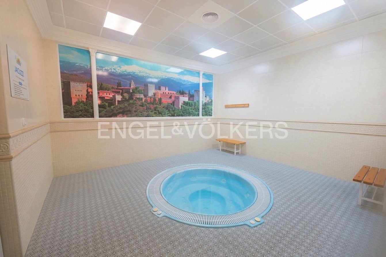 2 soveværelse Lejlighed til salg i Alicante by med swimmingpool garage - € 420.000 (Ref: 9854546)